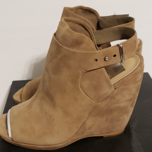 DOLCE VITA OPEN TOE WEDGES SIZE 10
NOT AVAILABLE DONATED - Picture 3 of 8